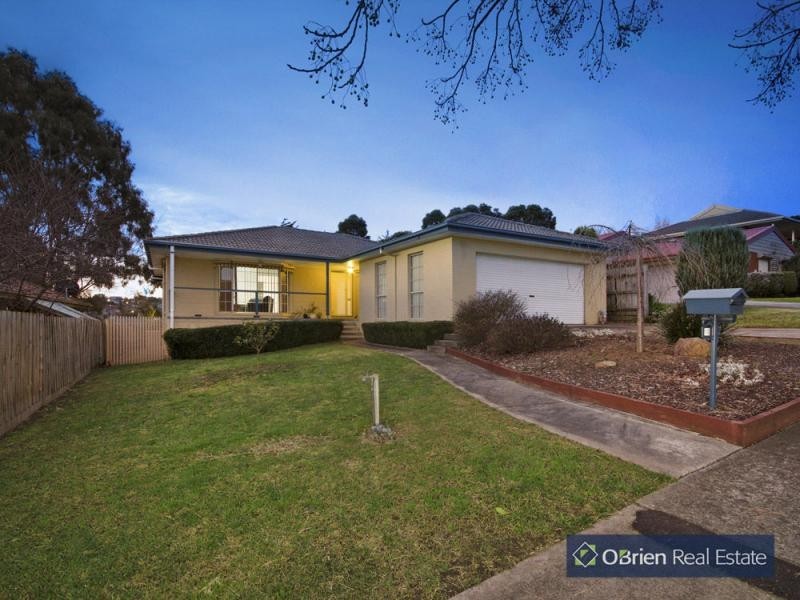 10 Lodge Crescent, Berwick VIC 3806