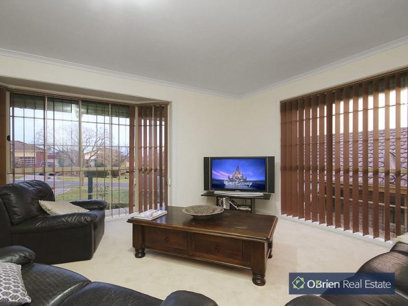 10 Lodge Crescent, Berwick VIC 3806