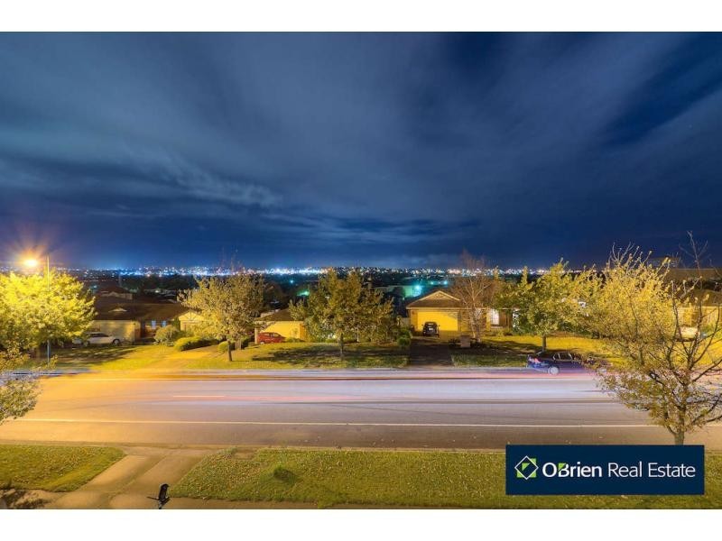 75 Berwick Springs Promenade, Narre Warren South VIC 3805