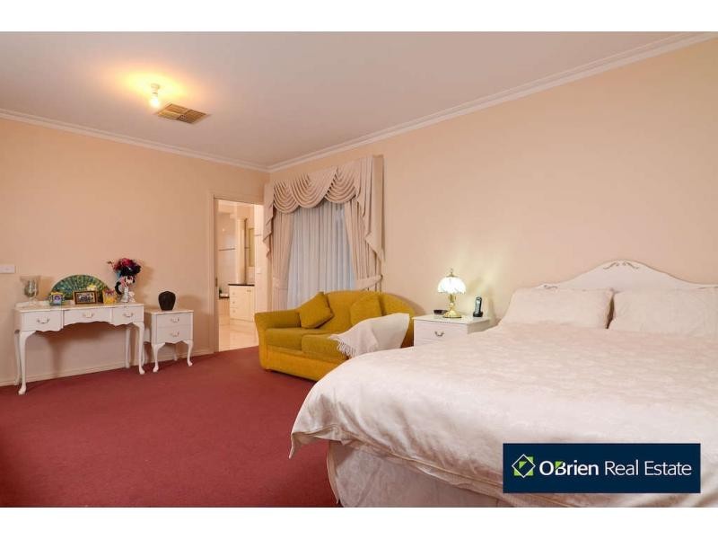 75 Berwick Springs Promenade, Narre Warren South VIC 3805