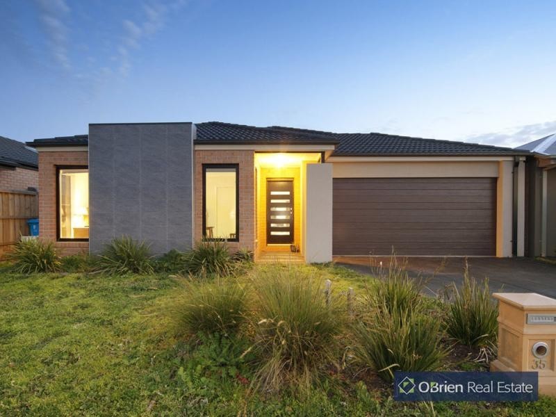 35 Quarters Boulevard, Cranbourne West VIC 3977