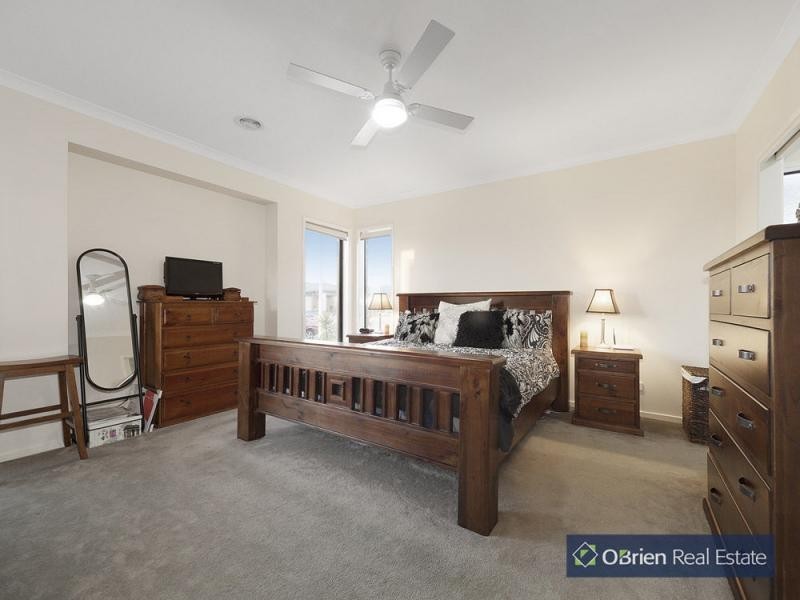 35 Quarters Boulevard, Cranbourne West VIC 3977