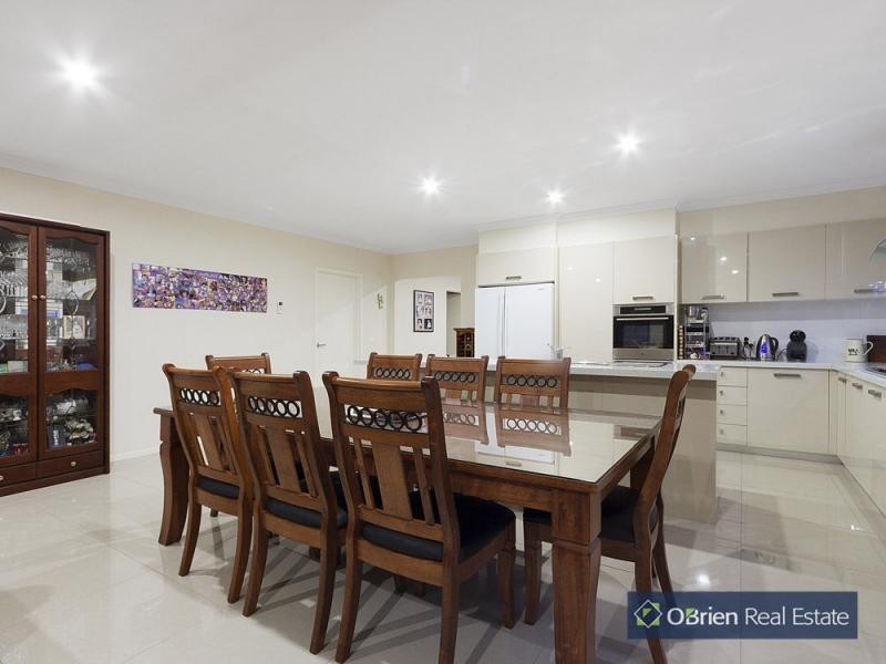 35 Quarters Boulevard, Cranbourne West VIC 3977