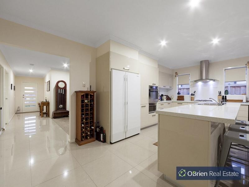 35 Quarters Boulevard, Cranbourne West VIC 3977