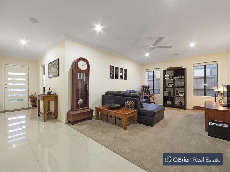 35 Quarters Boulevard, Cranbourne West VIC 3977