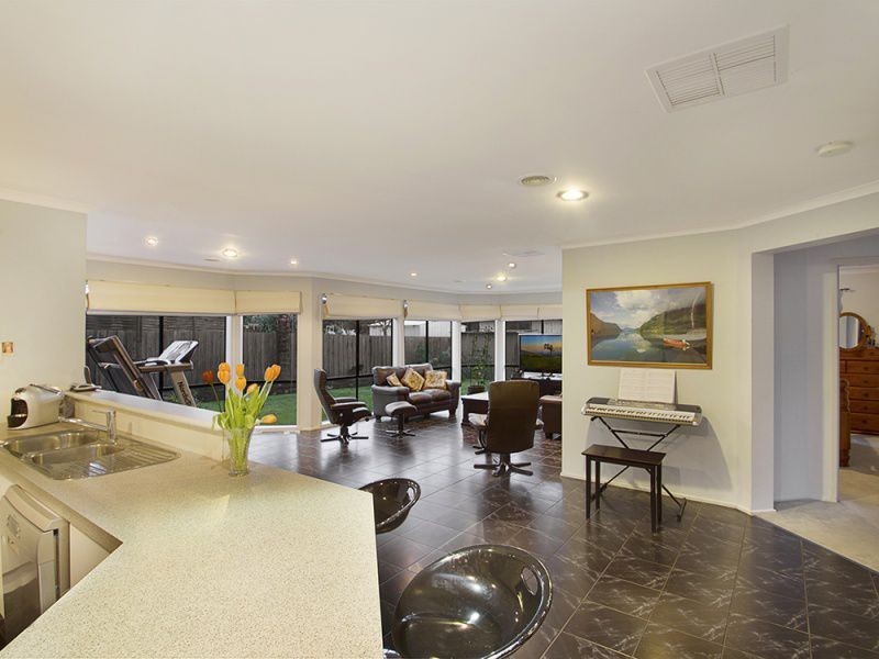 24 McCubbin Way, Berwick VIC 3806