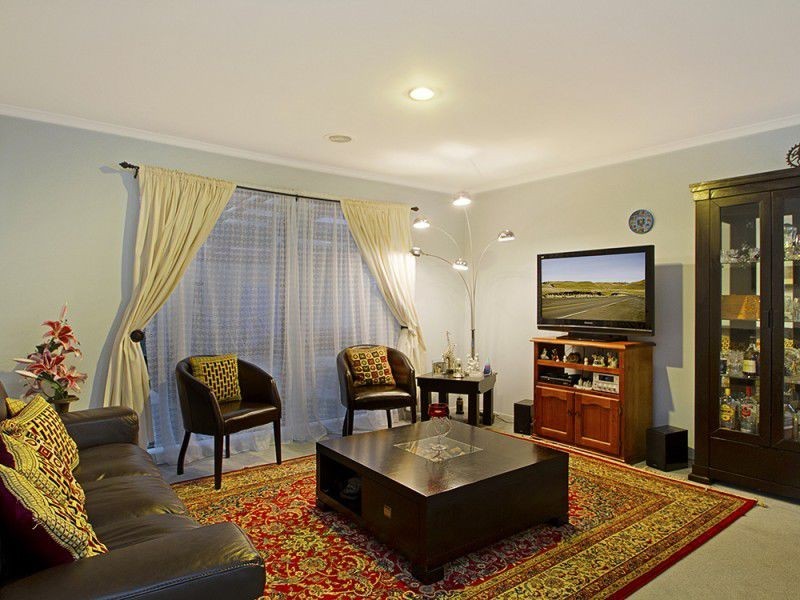 24 McCubbin Way, Berwick VIC 3806