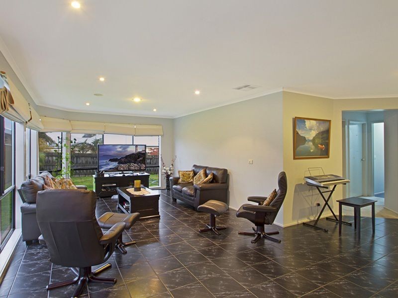 24 McCubbin Way, Berwick VIC 3806