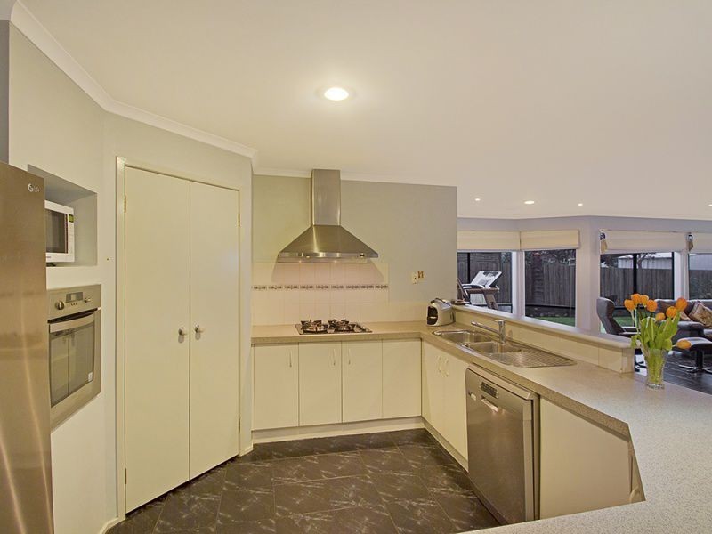 24 McCubbin Way, Berwick VIC 3806