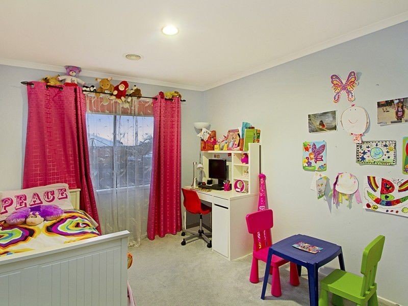 24 McCubbin Way, Berwick VIC 3806