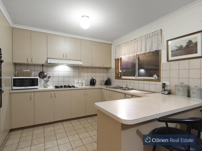 1/37 Ravensthorpe Crescent, Narre Warren VIC 3805