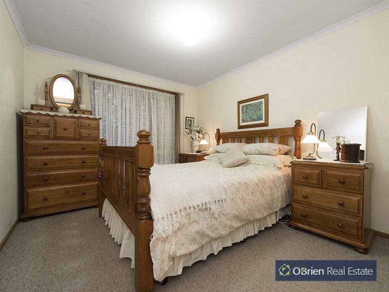 1/37 Ravensthorpe Crescent, Narre Warren VIC 3805