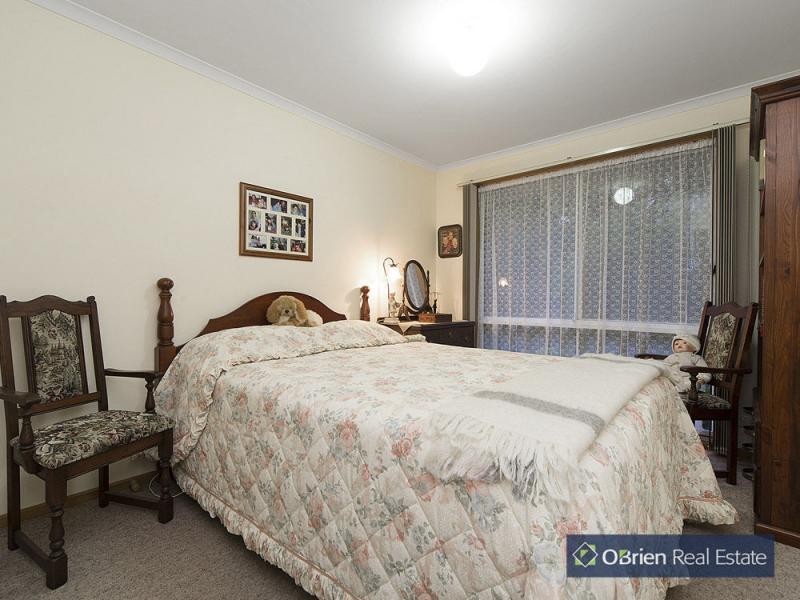 1/37 Ravensthorpe Crescent, Narre Warren VIC 3805