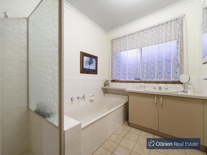1/37 Ravensthorpe Crescent, Narre Warren VIC 3805