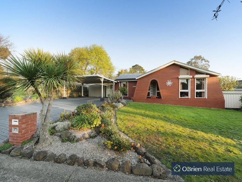 17 Primrose Hill Close, Endeavour Hills VIC 3802