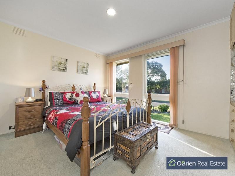 17 Primrose Hill Close, Endeavour Hills VIC 3802