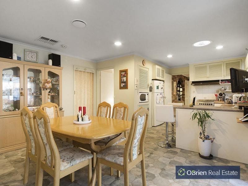 17 Primrose Hill Close, Endeavour Hills VIC 3802