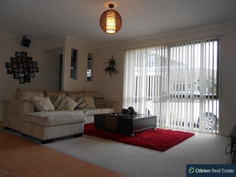 33 Girvan Circuit, Endeavour Hills VIC 3802