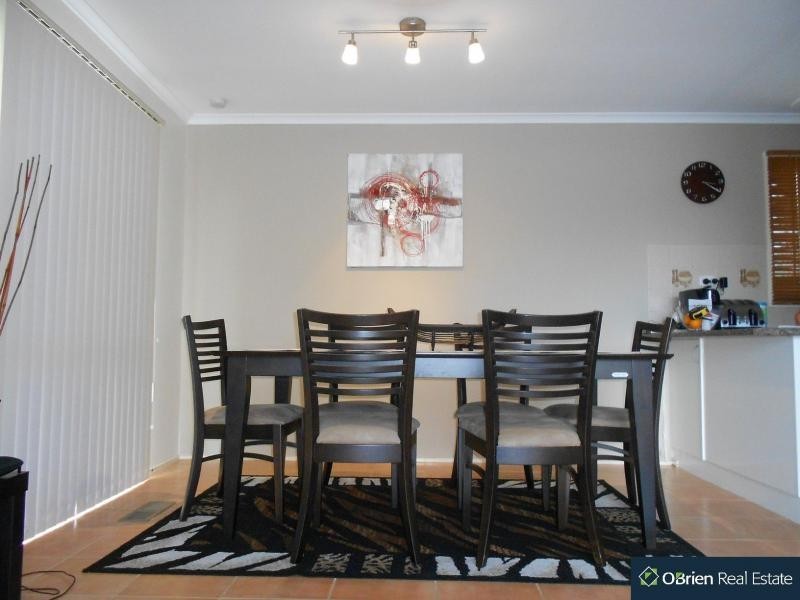 33 Girvan Circuit, Endeavour Hills VIC 3802