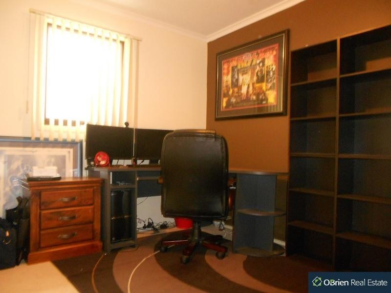 33 Girvan Circuit, Endeavour Hills VIC 3802