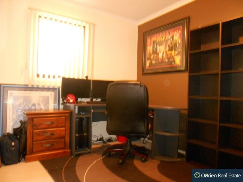 33 Girvan Circuit, Endeavour Hills VIC 3802