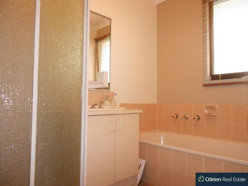 33 Girvan Circuit, Endeavour Hills VIC 3802