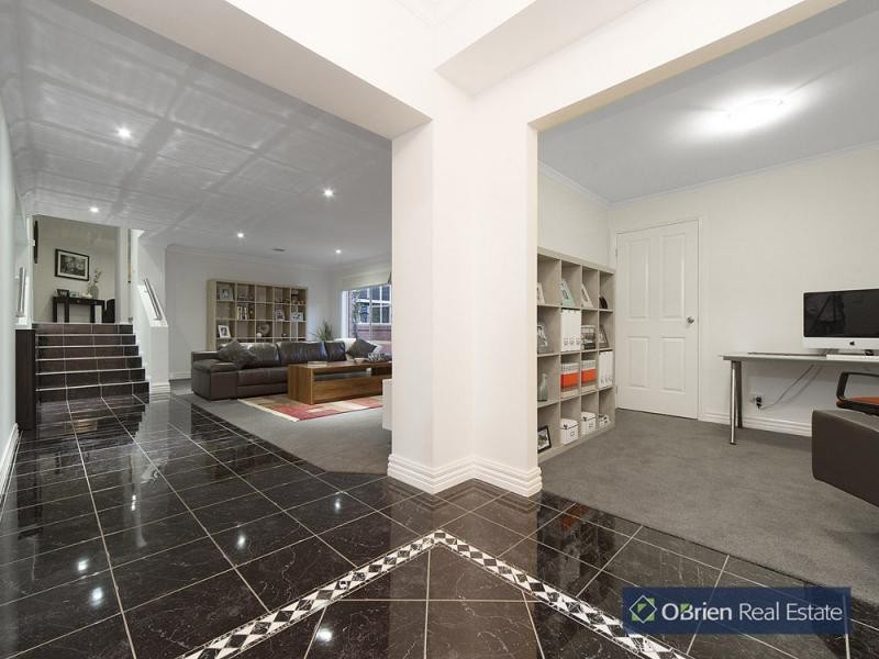 28 Sandalwood Drive, Narre Warren VIC 3805