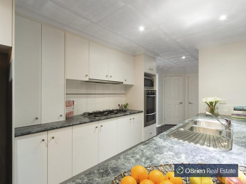 28 Sandalwood Drive, Narre Warren VIC 3805