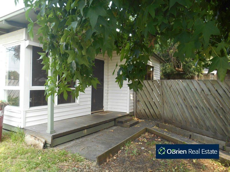 6 Canterbury Street, Cranbourne VIC 3977