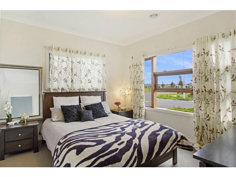 2 Ventasso Street, Clyde North VIC 3978