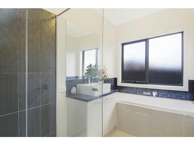 2 Ventasso Street, Clyde North VIC 3978