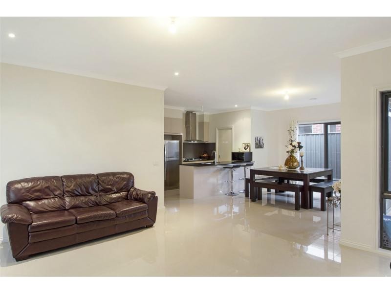 2 Ventasso Street, Clyde North VIC 3978