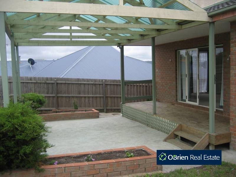 68 Jarryd Crescent, Berwick VIC 3806