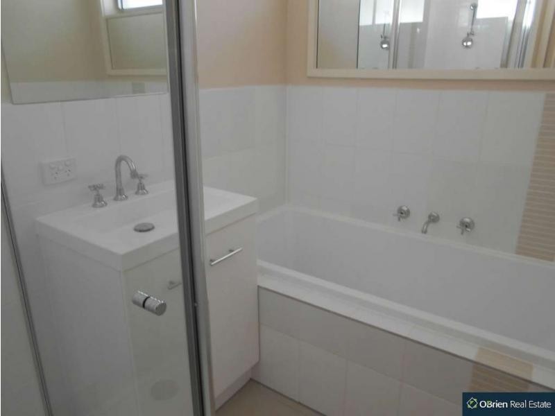 1/1A Galloway Drive, Narre Warren South VIC 3805