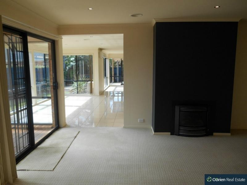 4 Beauford Avenue, Narre Warren South VIC 3805