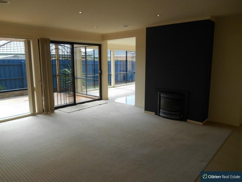 4 Beauford Avenue, Narre Warren South VIC 3805