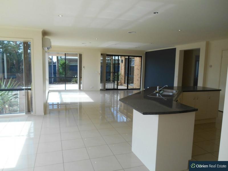 4 Beauford Avenue, Narre Warren South VIC 3805