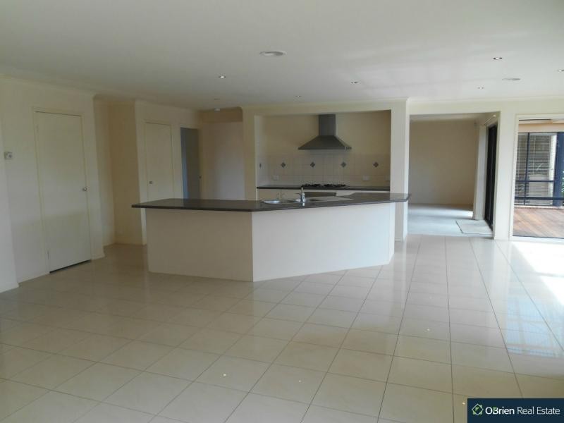 4 Beauford Avenue, Narre Warren South VIC 3805