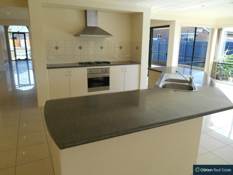 4 Beauford Avenue, Narre Warren South VIC 3805