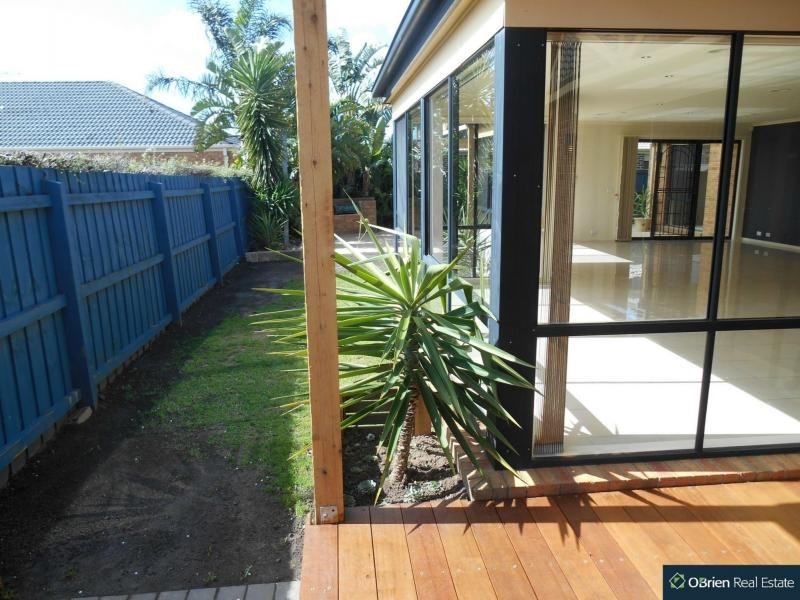 4 Beauford Avenue, Narre Warren South VIC 3805