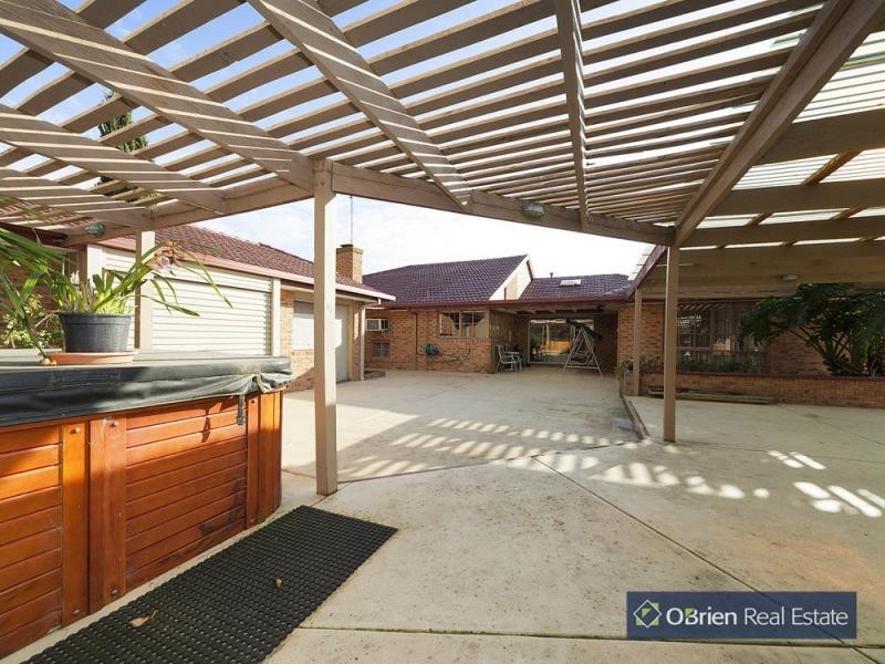 114-116 Kennington Park Drive, Endeavour Hills VIC 3802