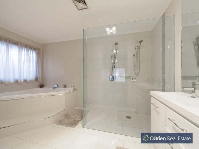 114-116 Kennington Park Drive, Endeavour Hills VIC 3802