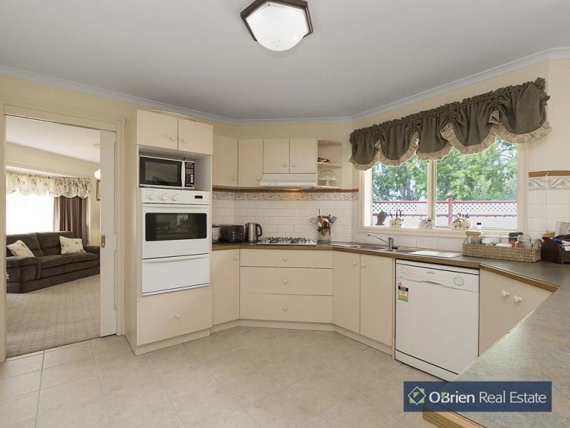 1 Highland Crescent, Narre Warren South VIC 3805