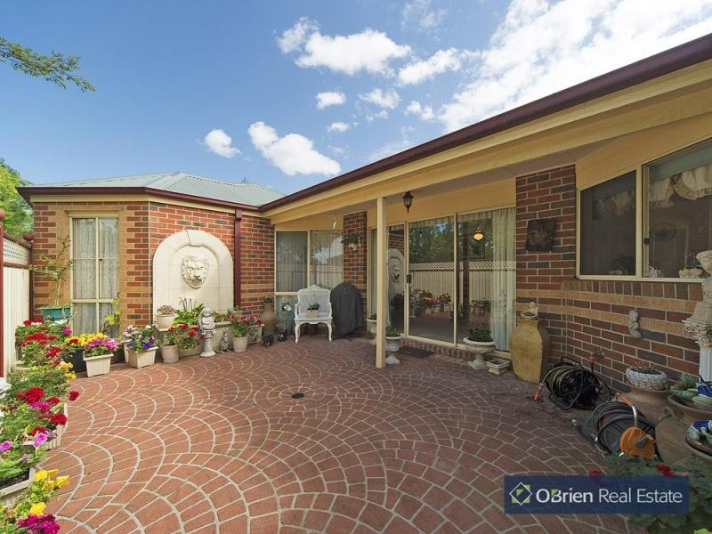 1 Highland Crescent, Narre Warren South VIC 3805