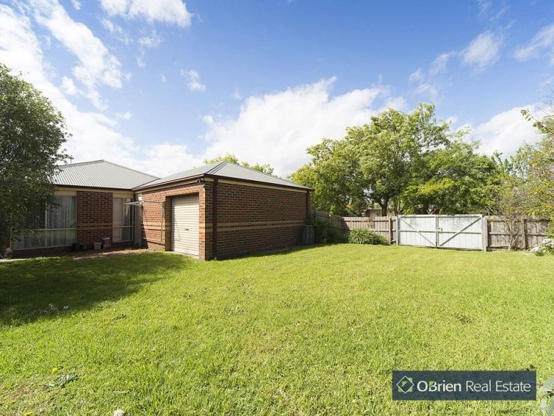 1 Highland Crescent, Narre Warren South VIC 3805