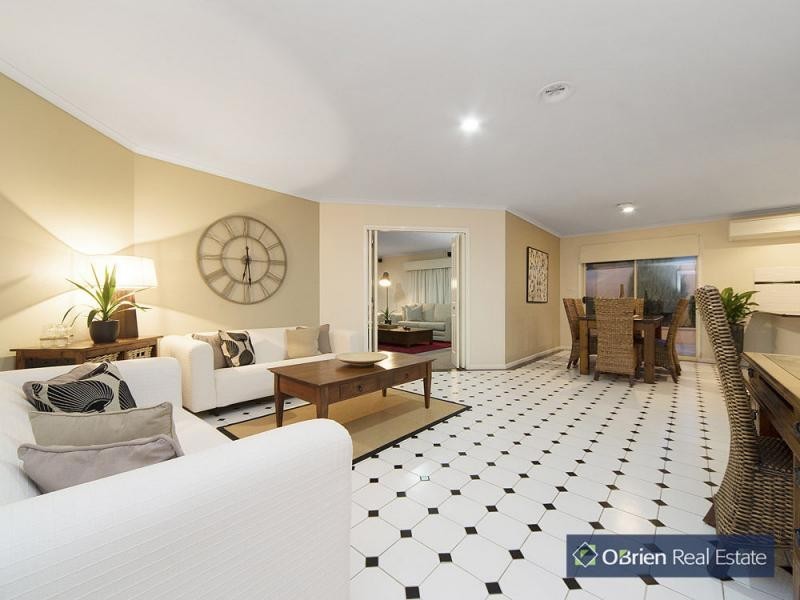 6 Vivienne Way, Berwick VIC 3806