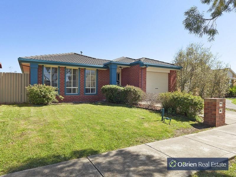 13 Houndsforth Street, Cranbourne East VIC 3977