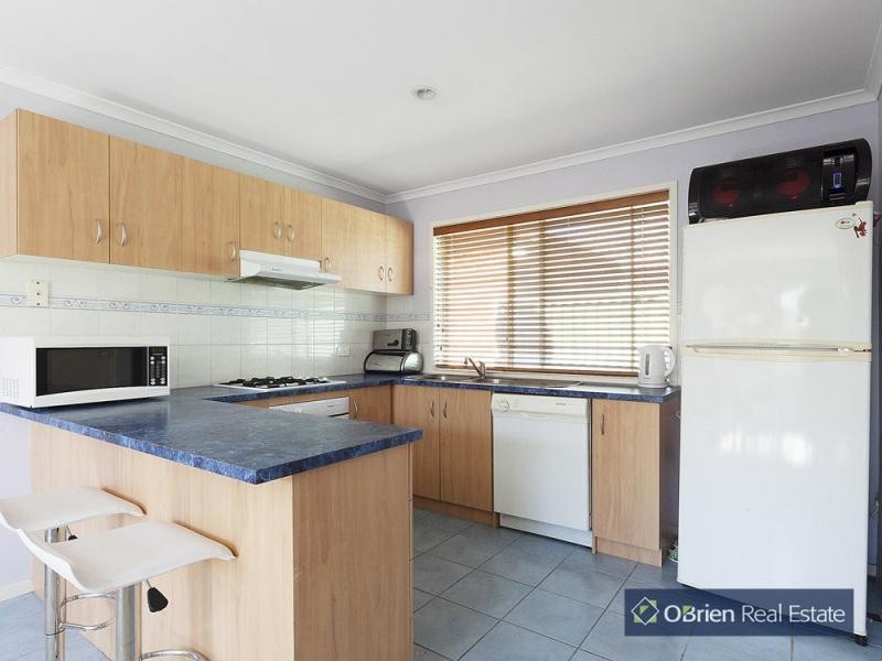 13 Houndsforth Street, Cranbourne East VIC 3977