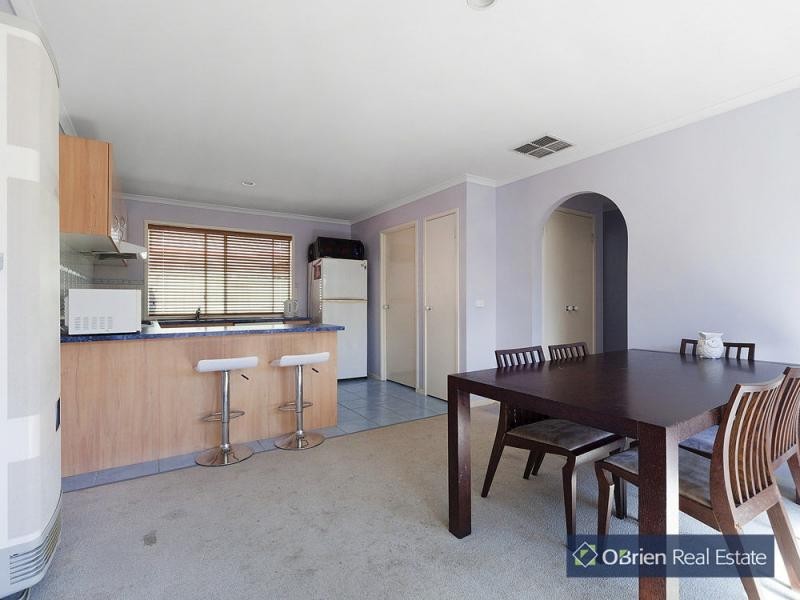 13 Houndsforth Street, Cranbourne East VIC 3977