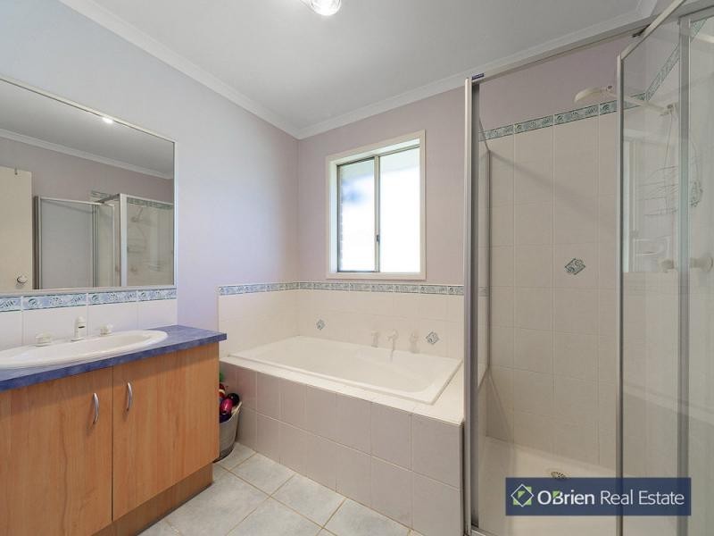 13 Houndsforth Street, Cranbourne East VIC 3977
